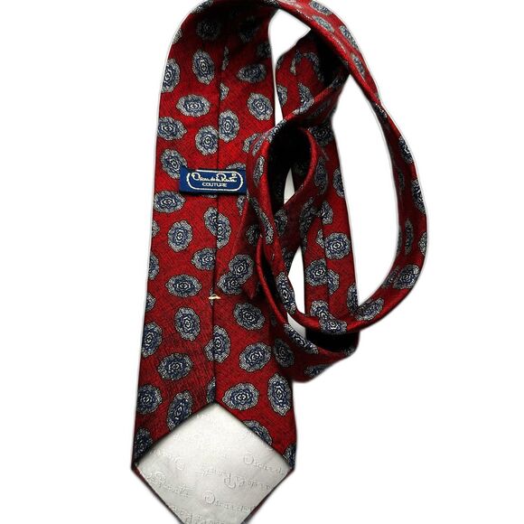 Oscar de la Renta All Silk Vintage Tie - Red with Floral Medallion - Picture 3 of 4